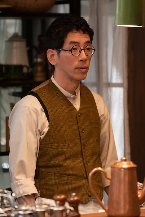 野間口徹演じる梶取保。