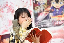 山口勝平の声に驚く浜辺美波。