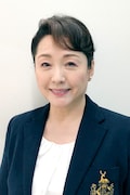 山口雅子役の松坂慶子。