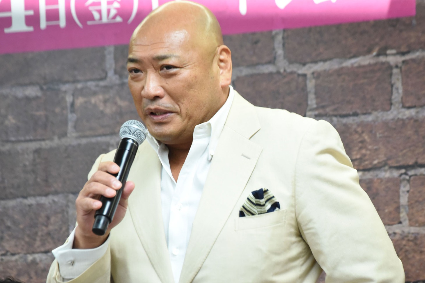 新崎人生