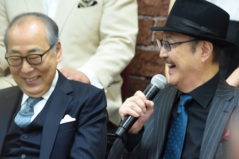 左から岸部一徳、石橋蓮司。