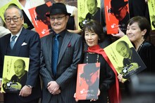 左から岸部一徳、石橋蓮司、大楠道代、桃井かおり。