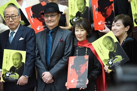 左から岸部一徳、石橋蓮司、大楠道代、桃井かおり。