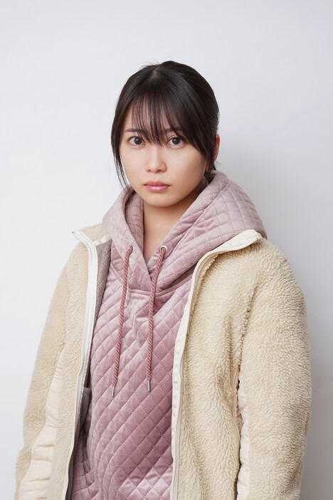 志田未来演じる茜。