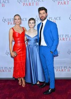 左からエミリー・ブラント、ミリセント・シモンズ、ジョン・クラシンスキー。