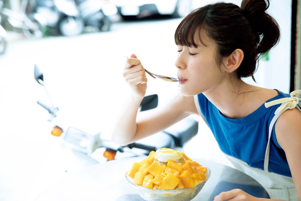 「白石聖カレンダー 2020-2021」中面サンプル