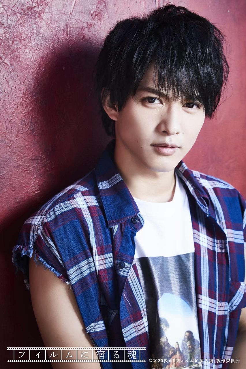 「フィルムに宿る魂」劇場入場者にプレゼントされる、B2takes!!のオリジナルブロマイド（あつし）。