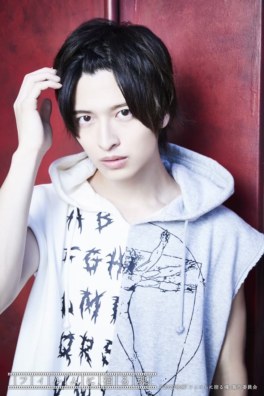 「フィルムに宿る魂」劇場入場者にプレゼントされる、B2takes!!のオリジナルブロマイド（森勇翔）。