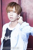 「フィルムに宿る魂」劇場入場者にプレゼントされる、B2takes!!のオリジナルブロマイド（奥山ピーウィー）。