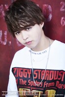 「フィルムに宿る魂」劇場入場者にプレゼントされる、B2takes!!のオリジナルブロマイド（矢島愛弥）。