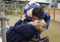 「鈍色の箱の中で」