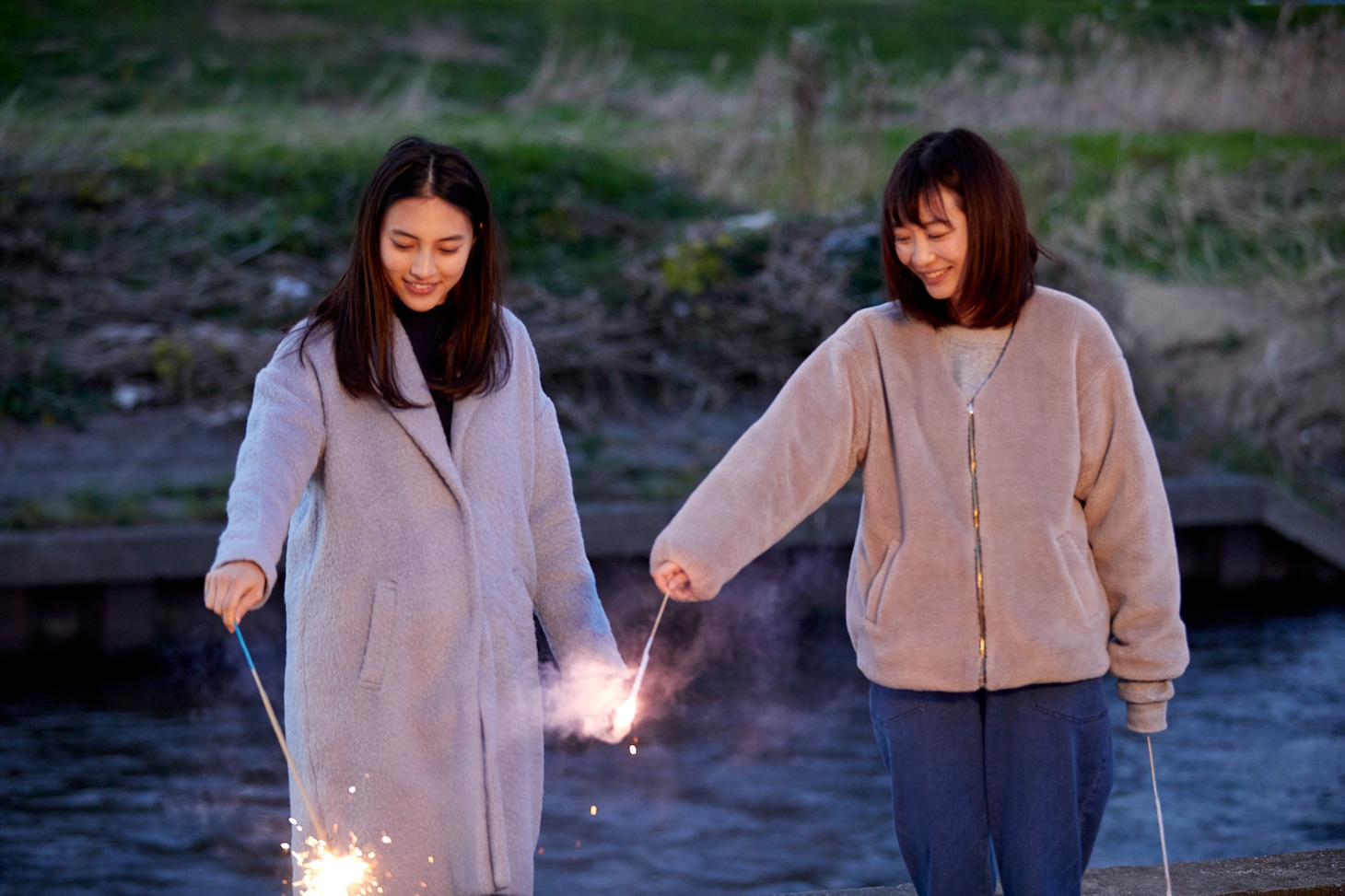 「鈍色の箱の中で」第6話の場面写真。