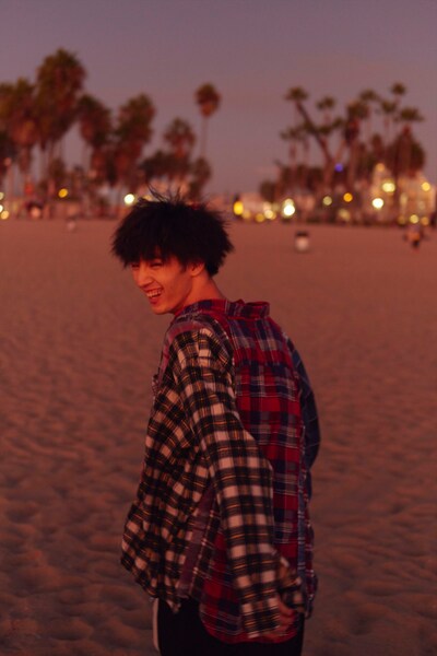 「FLOATING」より。