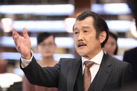 吉田鋼太郎演じる上杉一志。