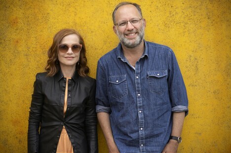 左からイザベル・ユペール、アイラ・サックス。