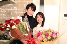 左から佐藤健、上白石萌音。