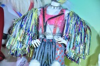 「ハーレイ・クインの華麗なる覚醒 BIRDS OF PREY」でマーゴット・ロビーが着用した衣装。