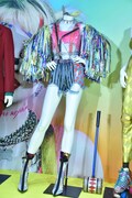 「ハーレイ・クインの華麗なる覚醒 BIRDS OF PREY」でマーゴット・ロビーが着用した衣装。
