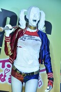 「スーサイド・スクワッド」でマーゴット・ロビーが着用した衣装。