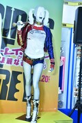 「スーサイド・スクワッド」でマーゴット・ロビーが着用した衣装。
