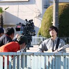 「ステップ」主題歌MV撮影に密着、秦基博が陸橋で歌い「不思議な気持ち」