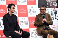 左から東出昌大、豊島圭介。