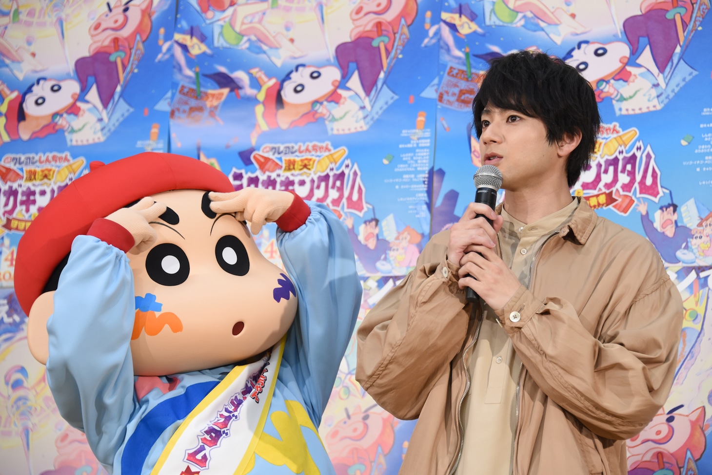 左から野原しんのすけ、山田裕貴。