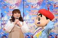 左から野原しんのすけ、りんごちゃん。