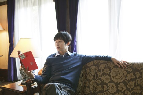 「きょうの猫村さん」より、水間ロン演じる犬神たかし。