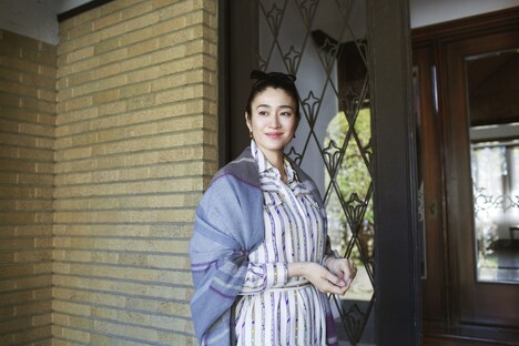 「きょうの猫村さん」より、小雪演じる犬神冴子。