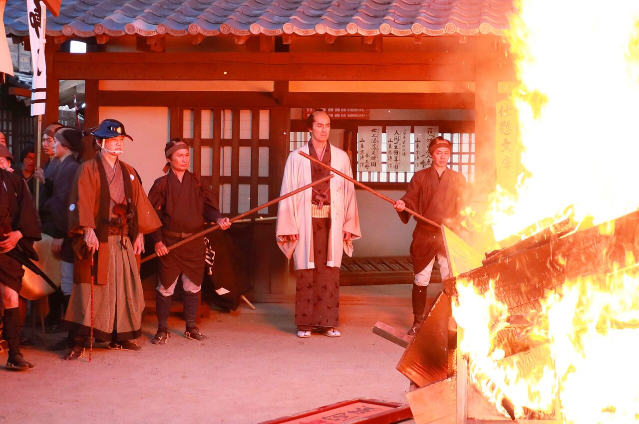 店を荒らされても強気、阿部寛演じる蔦屋重三郎が胸張る「HOKUSAI」新映像