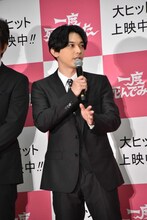 おならトークを展開する吉沢亮。