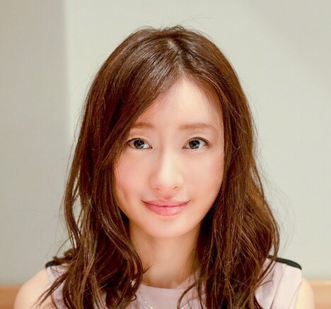 高野しのぶ役の松本まりか。