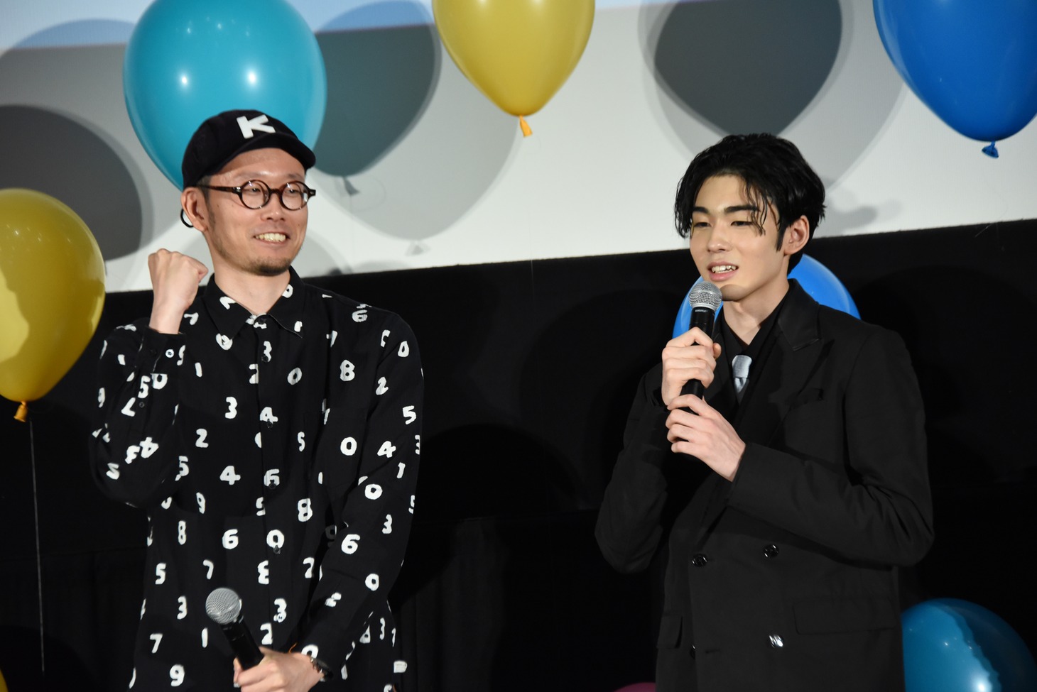 左からイシグロキョウヘイ監督、市川染五郎。
