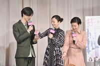 左から清水尋也、松雪泰子、黒木華。
