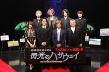 「GUNDAM FAN GATHERING -『閃光のハサウェイ』 Heirs to GUNDAM-」の様子。左上から時計回りに諏訪部順一、川上洋平、磯部寛之、白井眞輝、池田秀一、古谷徹、小野賢章、上田麗奈。