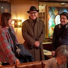 石橋蓮司ら紫煙立ち上るバーに集結、阪本順治の新作「一度も撃ってません」現場レポ