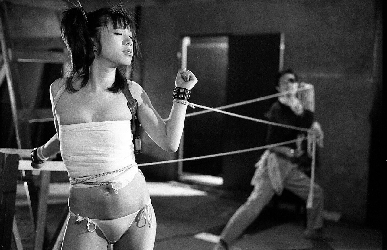 「逆さ吊し縛り縄」