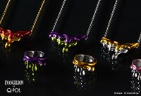 メルティ―メルト（ネックレス 各1万9800円 / リング 各1万6500円）