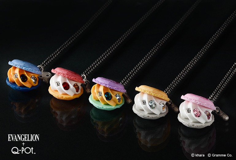 マカロン（ネックレス 各9900円 / バッグチャーム 各8800円）