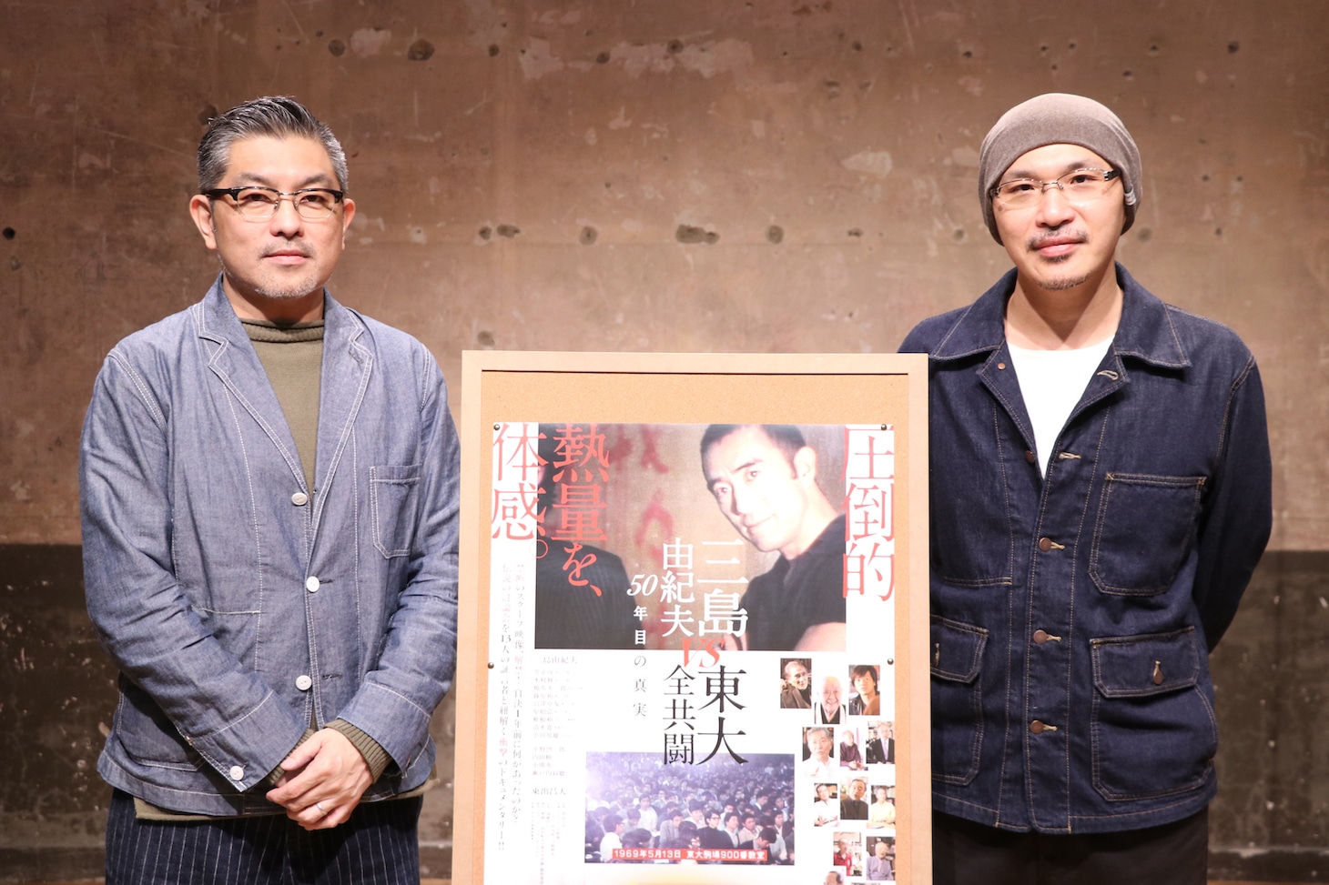 左から豊島圭介、MCの森直人。