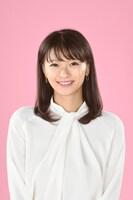 榮倉奈々演じる香。