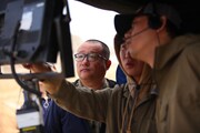 「在りし日の歌」撮影現場のワン・シャオシュアイ。
