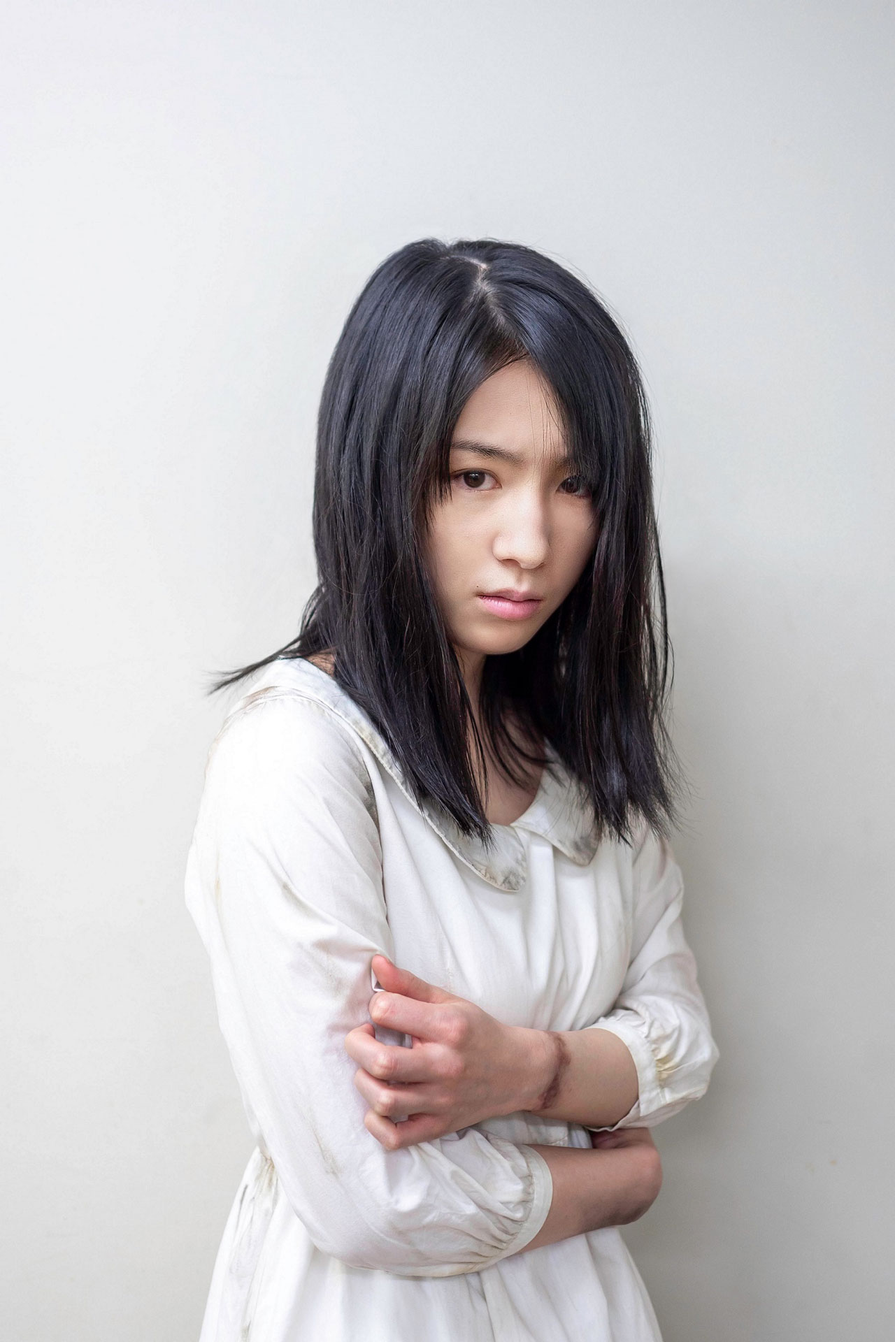 桜庭ななみ扮する主人公・百合亜。