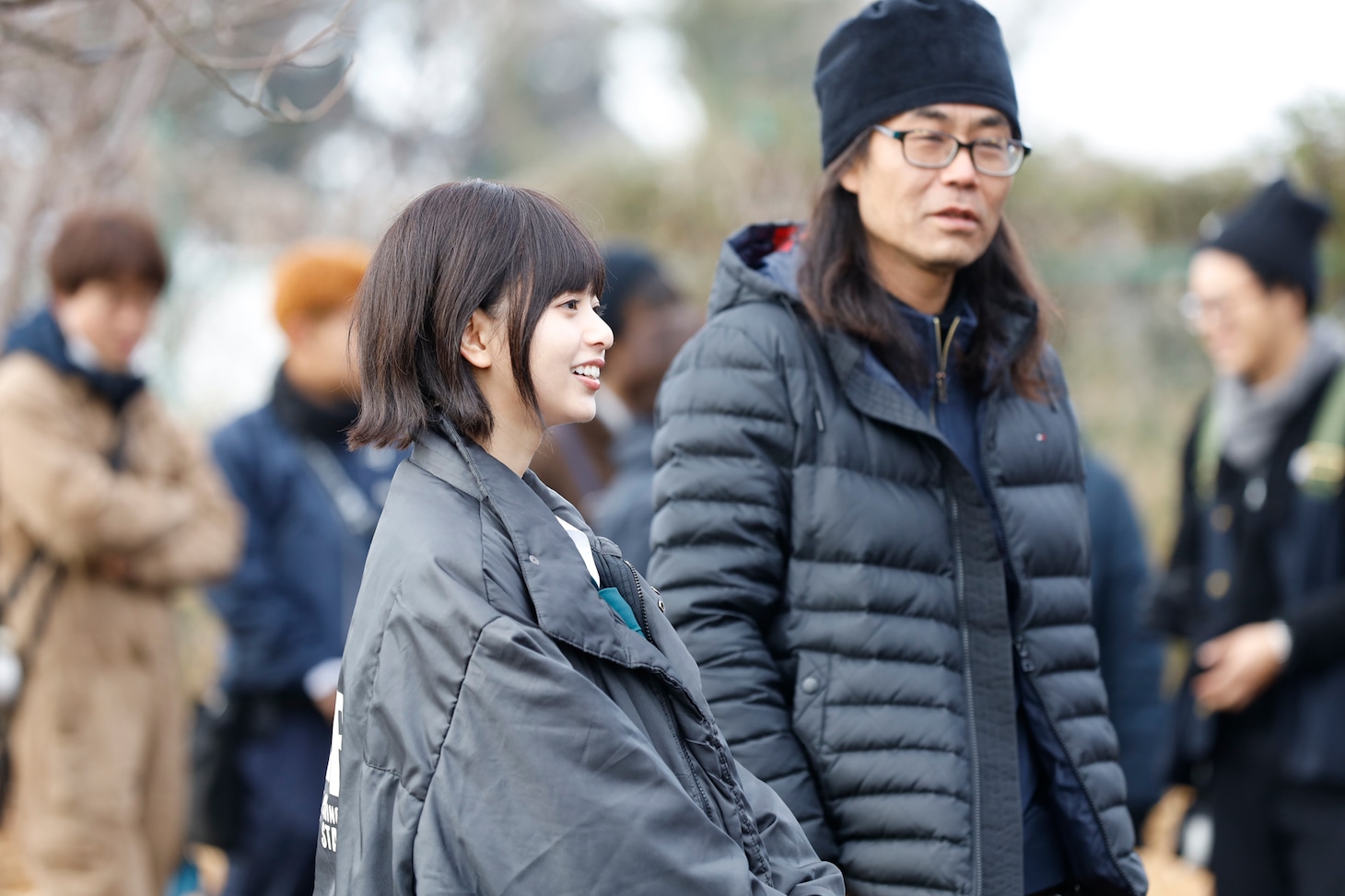 左から齋藤飛鳥、英勉。