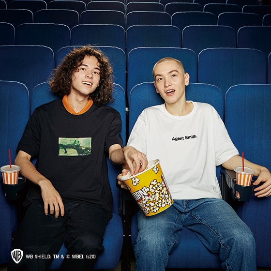 「マトリックス」「マトリックス・レボリューションズ」グラフィックTシャツの着用イメージ。