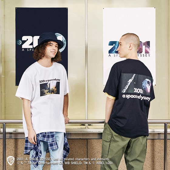 2001年宇宙の旅」グラフィックTシャツの着用イメージ。 [画像 