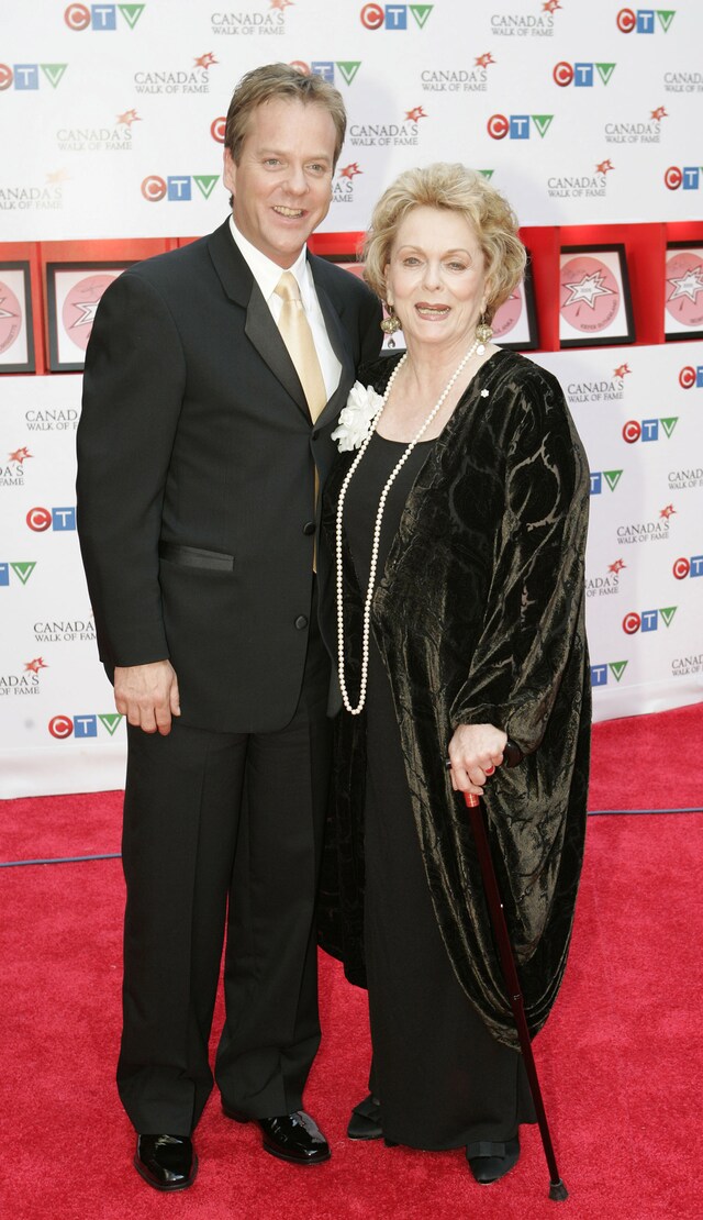 左からキーファー・サザーランド、シャーリー・ダグラス。（写真提供：iPhoto.ca iPhoto Inc. / Newscom / ゼータ イメージ）