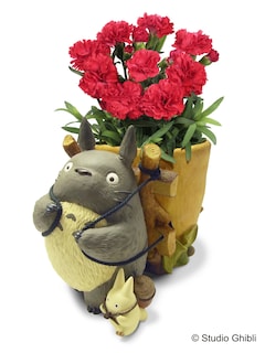 トトロがお母さんに花を配達 母の日限定のフラワーギフト第2弾 映画ナタリー トトロがお母さんに花を配達 母の日限定のフラワーギフト第2弾 映画ナタリー