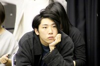 「カラフルな細いパイプ」メイキング写真